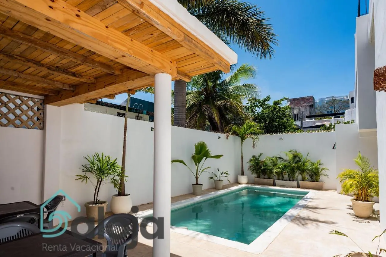 Vica Guest House Con Piscina En La Entrada De La Zona Hotelera location