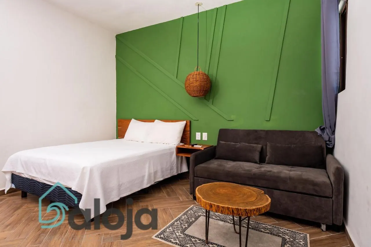Vica Guest House Con Piscina En La Entrada De La Zona Hotelera Cancún México