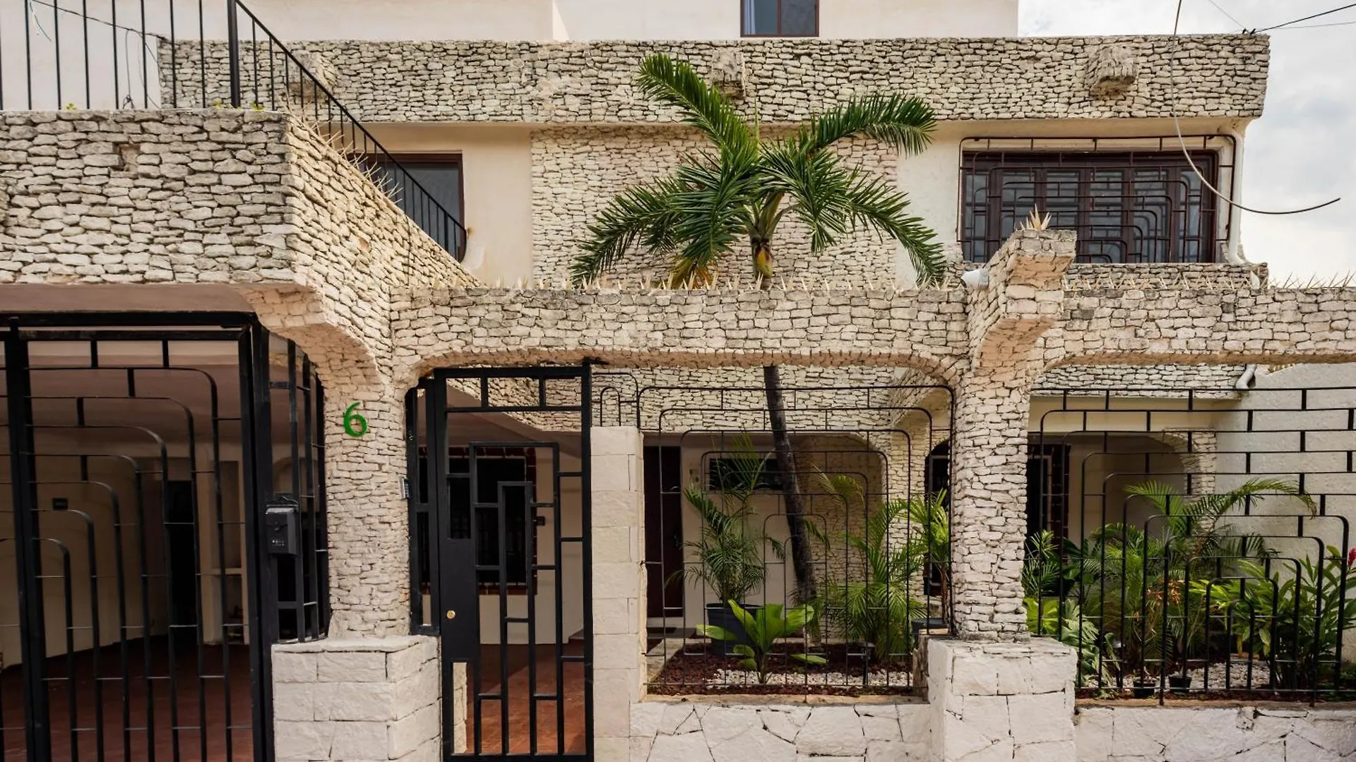 Vica Guest House Con Piscina En La Entrada De La Zona Hotelera Cancun